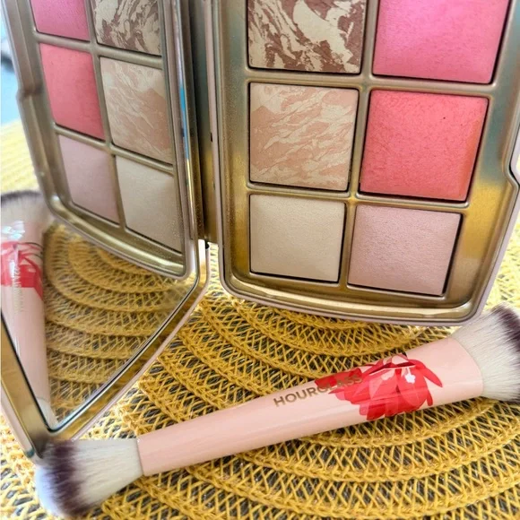 Hourglass Floral Deer Compact & Matching Double-Ended Brush - Pink, Coral, Gold - Picture 2 of 9